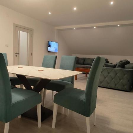 Privatna Soba Dusan Surčin Buitenkant foto